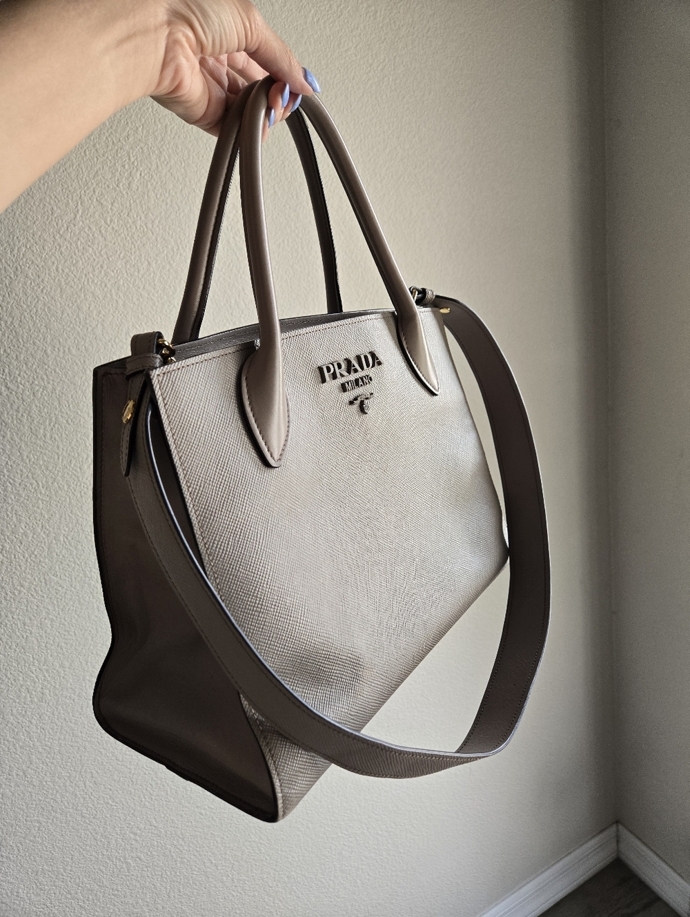 Authentic Prada Milano Taupe Leather Tote Bag - Picture 3 of 17